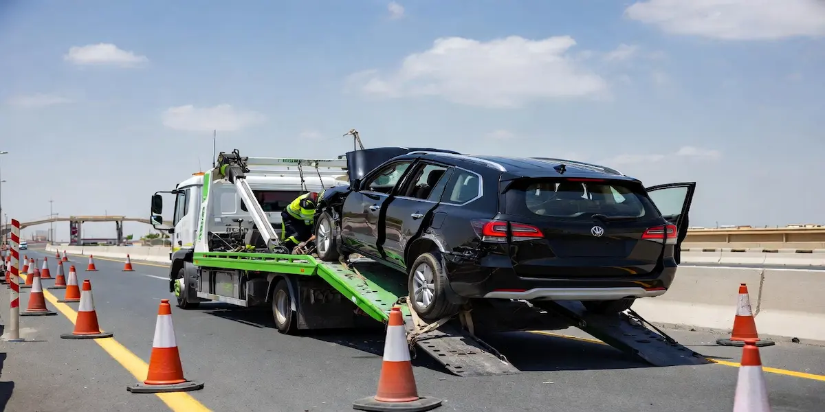 Professional flatbed car recovery on highway in Sharjah UAE by Raseen